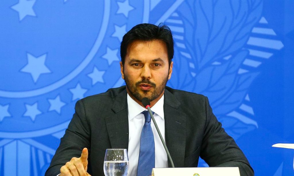 Em pronunciamento, ministro defende privatização dos&nbsp;Correios