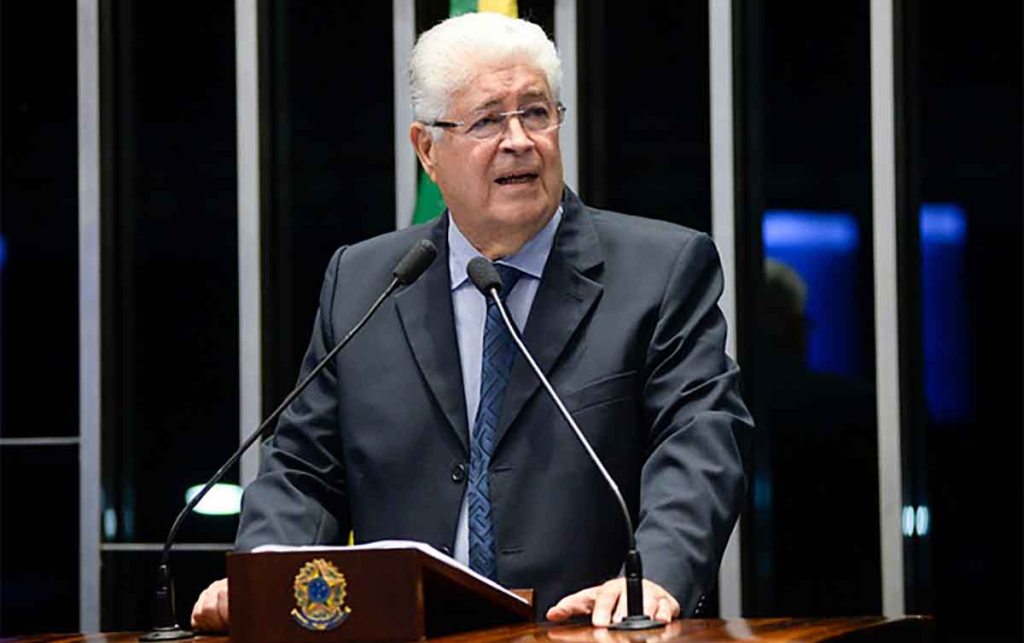 Requião anuncia saída do MDB e chama partido de “racista”