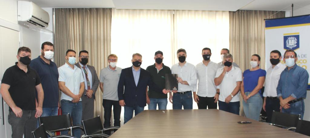 Prefeitura de Francisco Beltrão assina primeiro contrato do programa Juro&nbsp;Zero