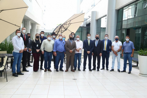 Prefeito de Dois Vizinhos visita presidente do Tribunal de Justiça do Paraná em busca de doação do prédio da Câmara de&nbsp;Vereadores