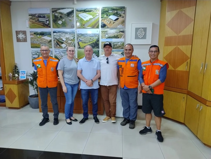 Prefeito de Dois Vizinhos recebe representantes da Defesa Civil do&nbsp;Estado