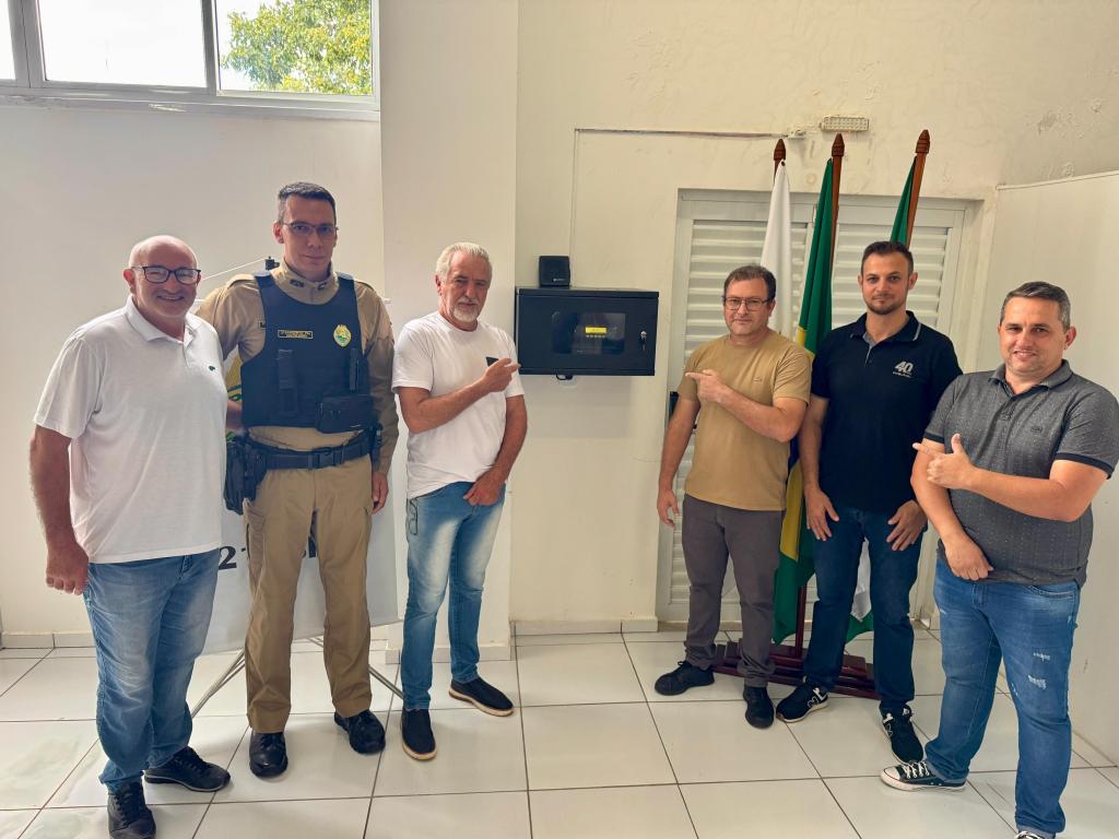 Polícia Militar de Realeza recebe equipamentos de radiocomunicação