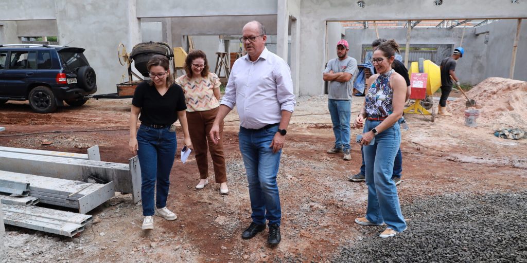Prefeito de Pato Branco confere retomada das obras de CMEI no bairro&nbsp;Fraron