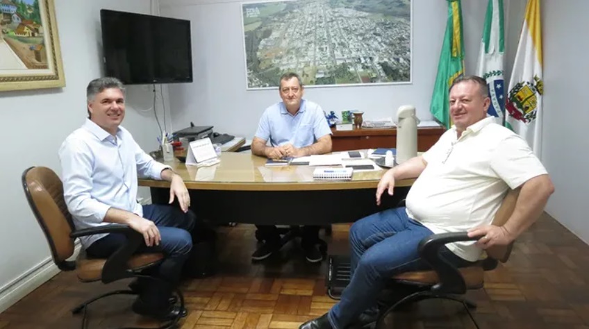 Prefeito de Marmeleiro e ex-prefeito de Francisco Beltrão debatem políticas&nbsp;públicas