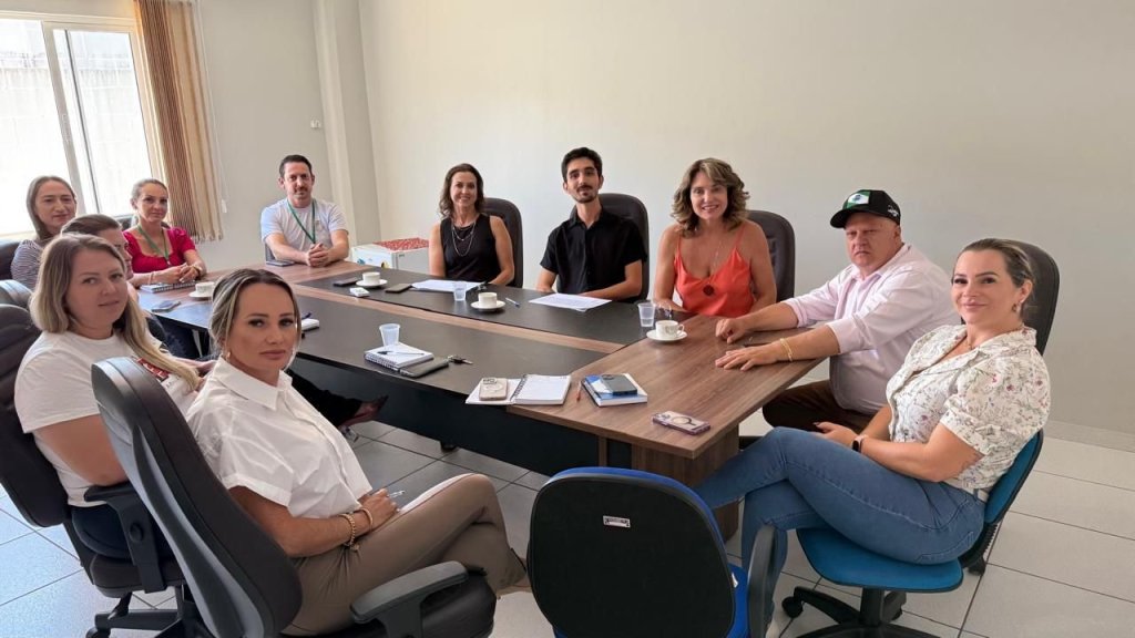 Visita técnica reforça parceria entre Dois Vizinhos e governo do Estado na área&nbsp;social