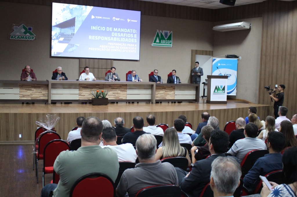 Amsop e Tribunal de Contas realizam curso sobre início de mandato para prefeitos e técnicos de&nbsp;prefeituras