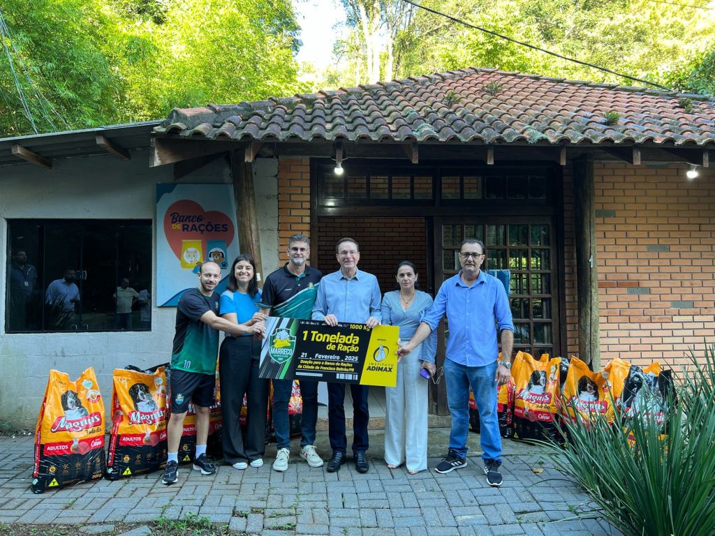 Empresa patrocinadora do Marreco Futsal doa uma tonelada de ração para prefeitura de Francisco&nbsp;Beltrão