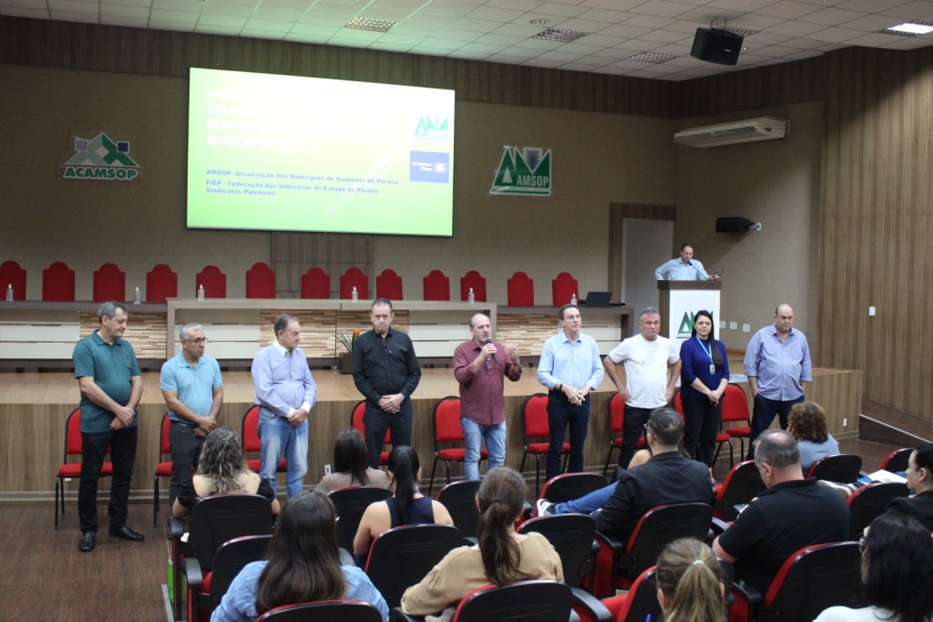 Sudoeste tem 31 mil beneficiários do Bolsa Família entre 18 e 49 anos apontam dados divulgados em reunião na&nbsp;Amsop