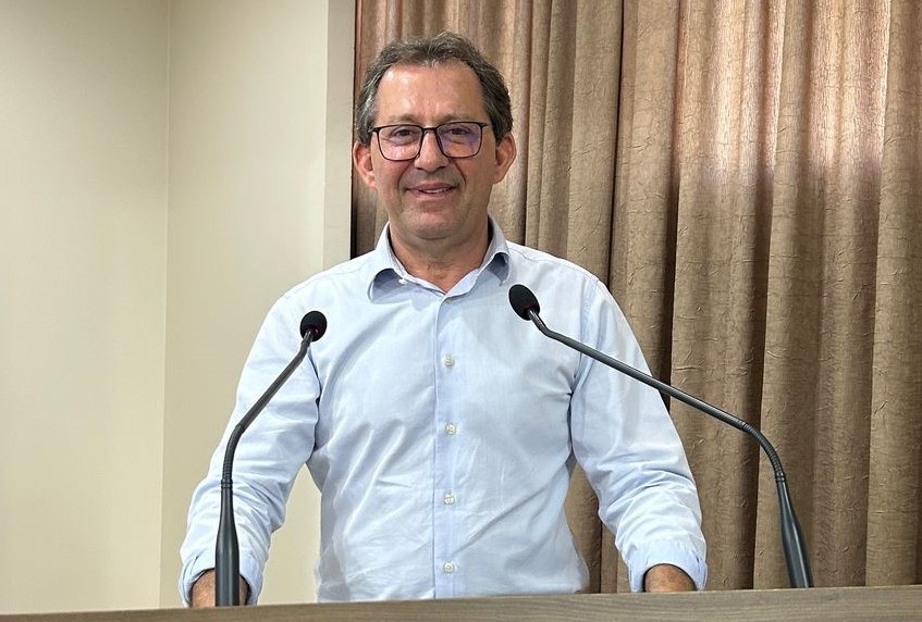 Idosos tem direito a fraldas geriátricas grátis em farmácias&nbsp;populares