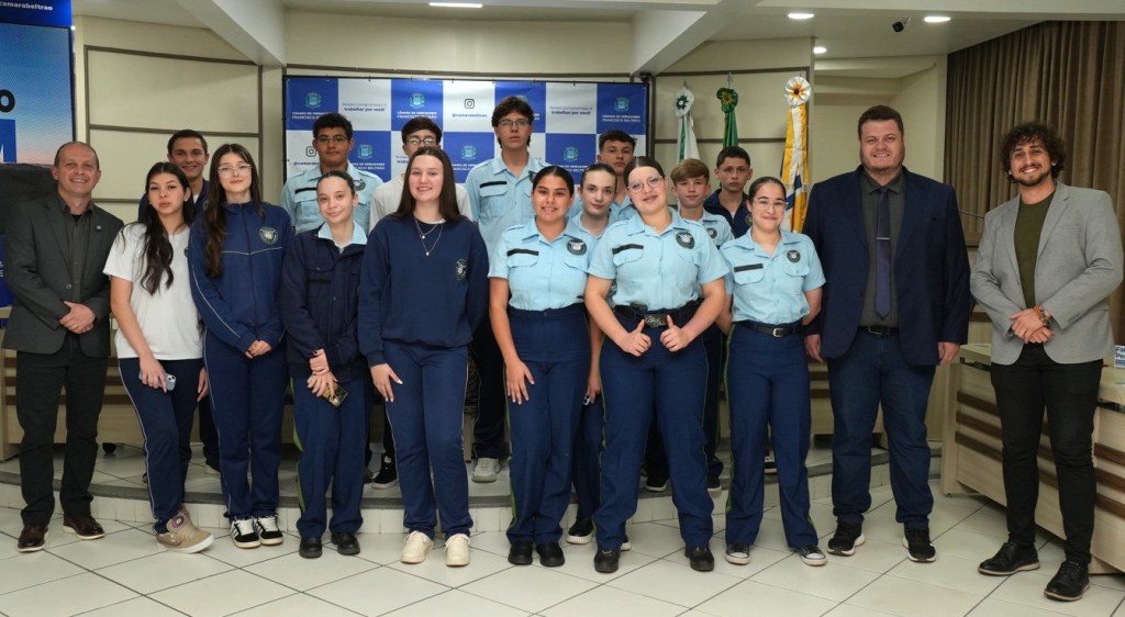 Parlamento Jovem realiza primeira sessão na Câmara de Vereadores de Francisco&nbsp;Beltrão