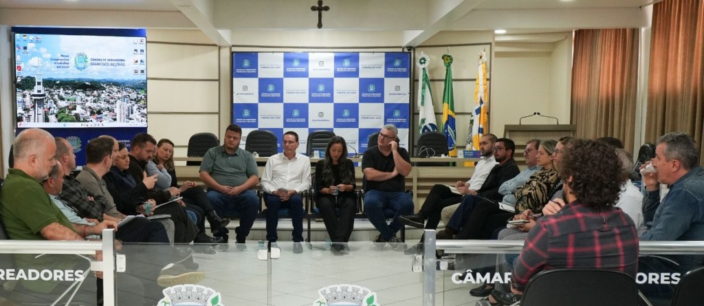 Vereadores de Francisco Beltrão debatem projetos com prefeito e secretários&nbsp;municipais