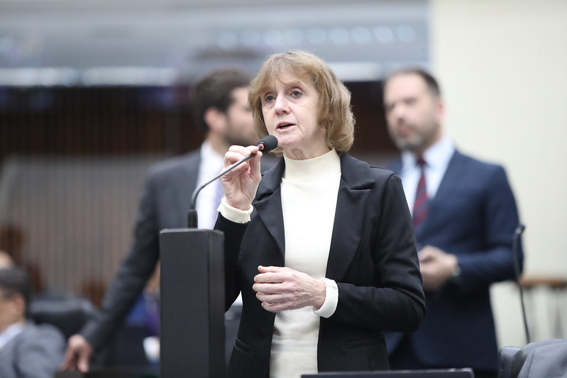 Emenda da deputada estadual Luciana Rafagnin que exclui escolas do campo do Programa Cívico-Militar é&nbsp;aprovada