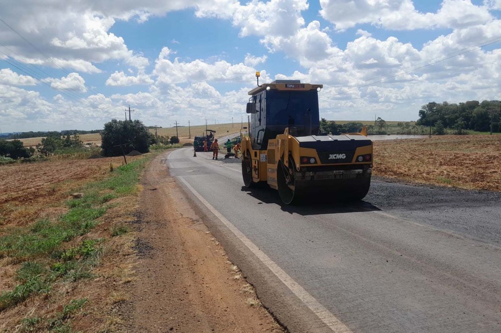 Rodovia entre Pérola D’Oeste e Planalto recebe melhorias no pavimento
