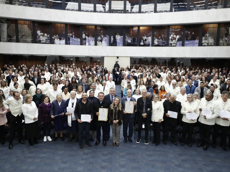 Assembleia Legislativa presta homenagem aos 100 anos da Arquidiocese de Curitiba e à Semana de Corpus&nbsp;Christi